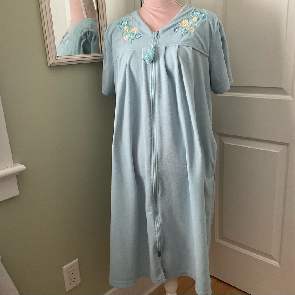 LIGHT BLUE EMBROIDERED WAFFLE-KNIT ZIP ROBE, SIZE:L/G